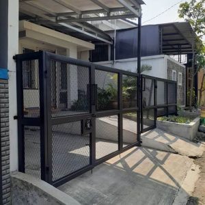 Pagar rumah tinggal Bengkel Las Karya Adi Jakarta Selatan