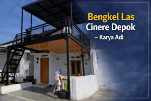 alt="Workshop Bengkel Las Cinere Depok Karya Adi dengan tangga besi dan tukang las sedang bekerja"
