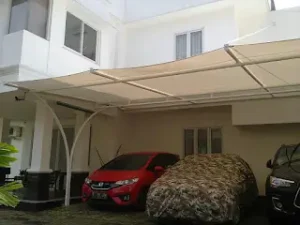 Kanopi membrane di rumah Kemang Cilandak, hasil rapi dan kuat dari Bengkel Las Karya Adi